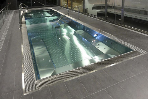 costruzione piscina in acciaio inox