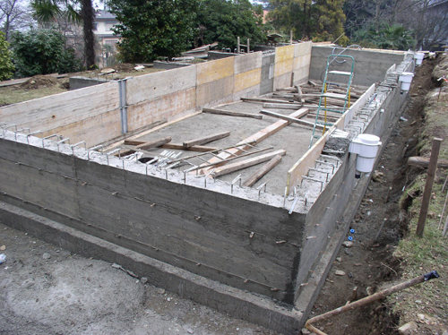 costruzione piscina in cemento armato tradizionale