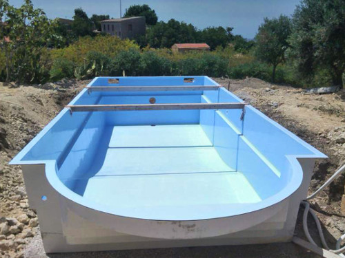 costruzione piscina piemonte in vetroresina