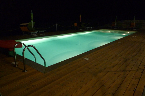 illuminazione piscina proiettori alogeni