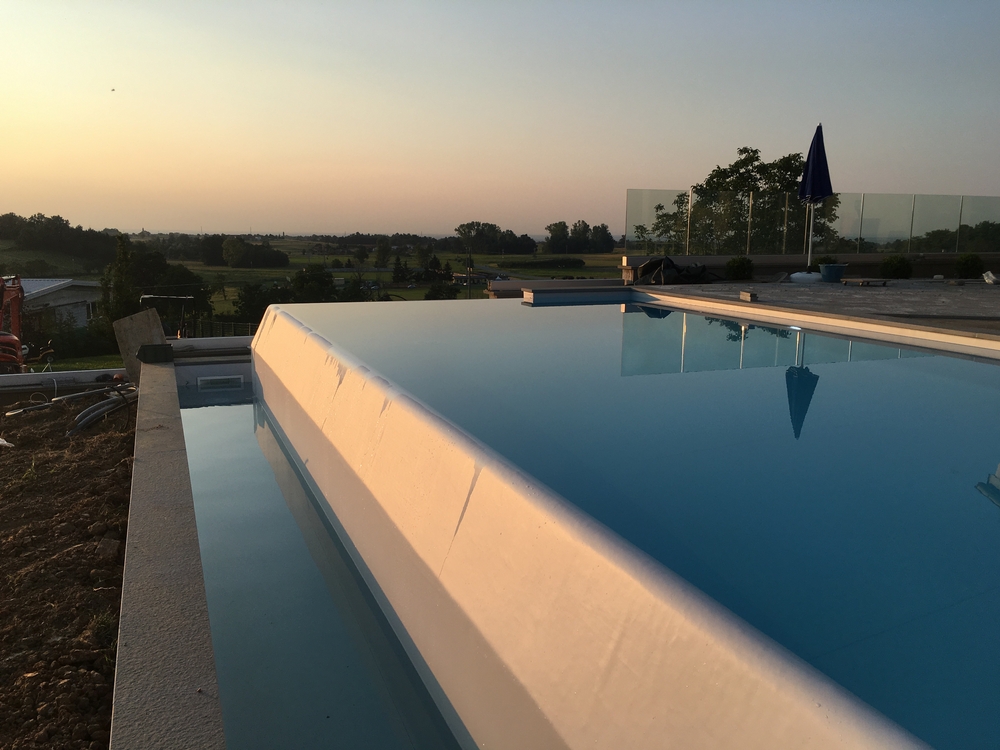 piscina seminterrata