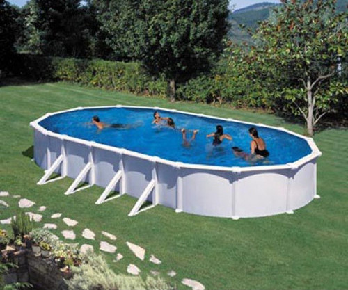 piscine in acciaio fuori terra torino con pareti in acciaio modello maldive forma ovale con contrafforti colore bianco